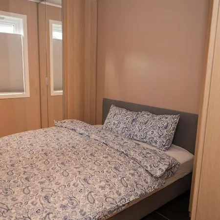 Apartment Modern Apt, Near Centre , Walking Distance *