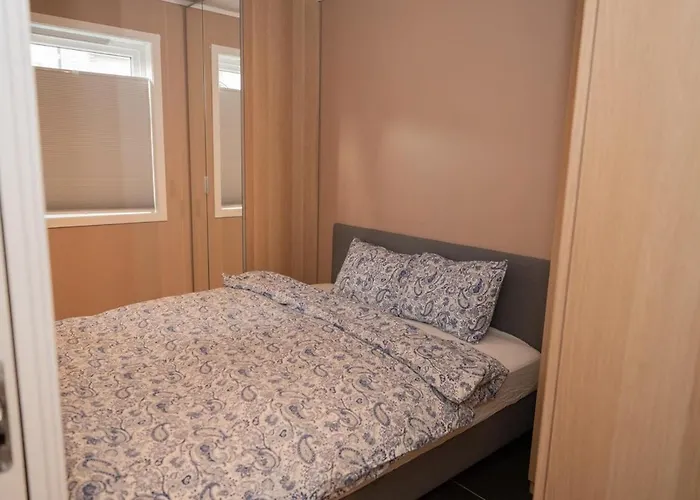 Apartment Modern Apt, Near Centre , Walking Distance *