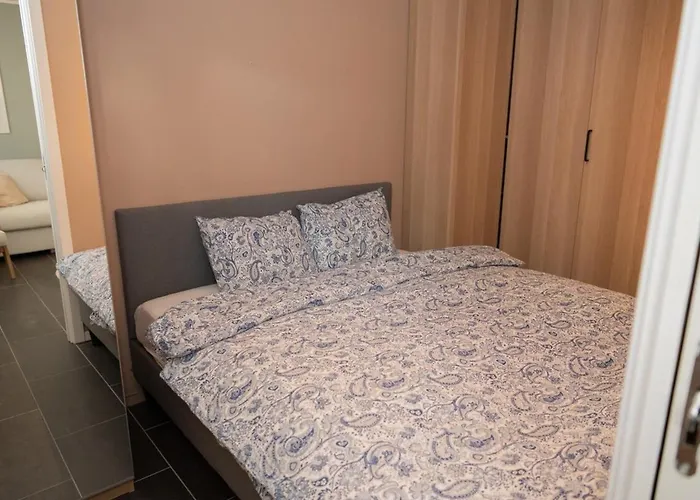 Lägenhet Modern Apt, Near Centre , Walking Distance